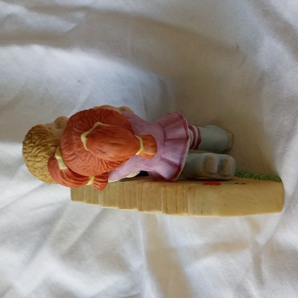 Vintage Cabbage Patch Porcelain Figurine Hugs and Kisses  1984 - Picture 4 of 10